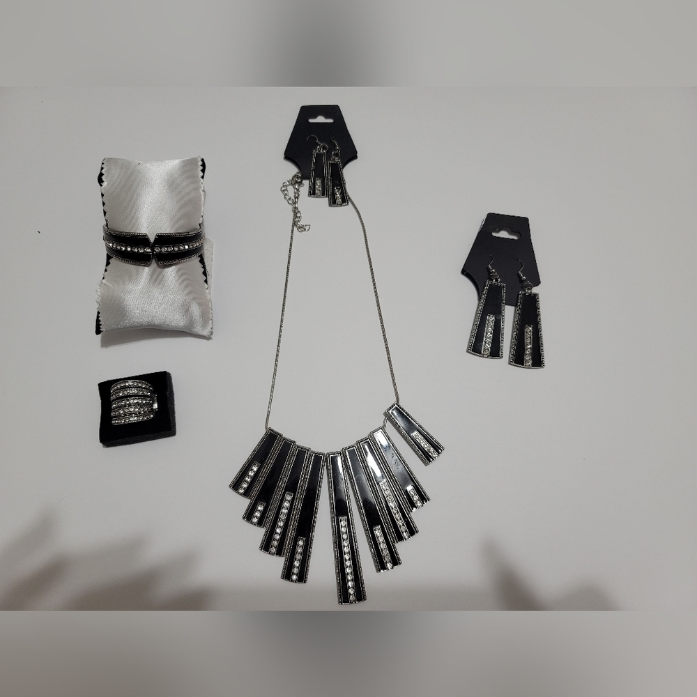 Exquisitely Emprical Black Necklace Set